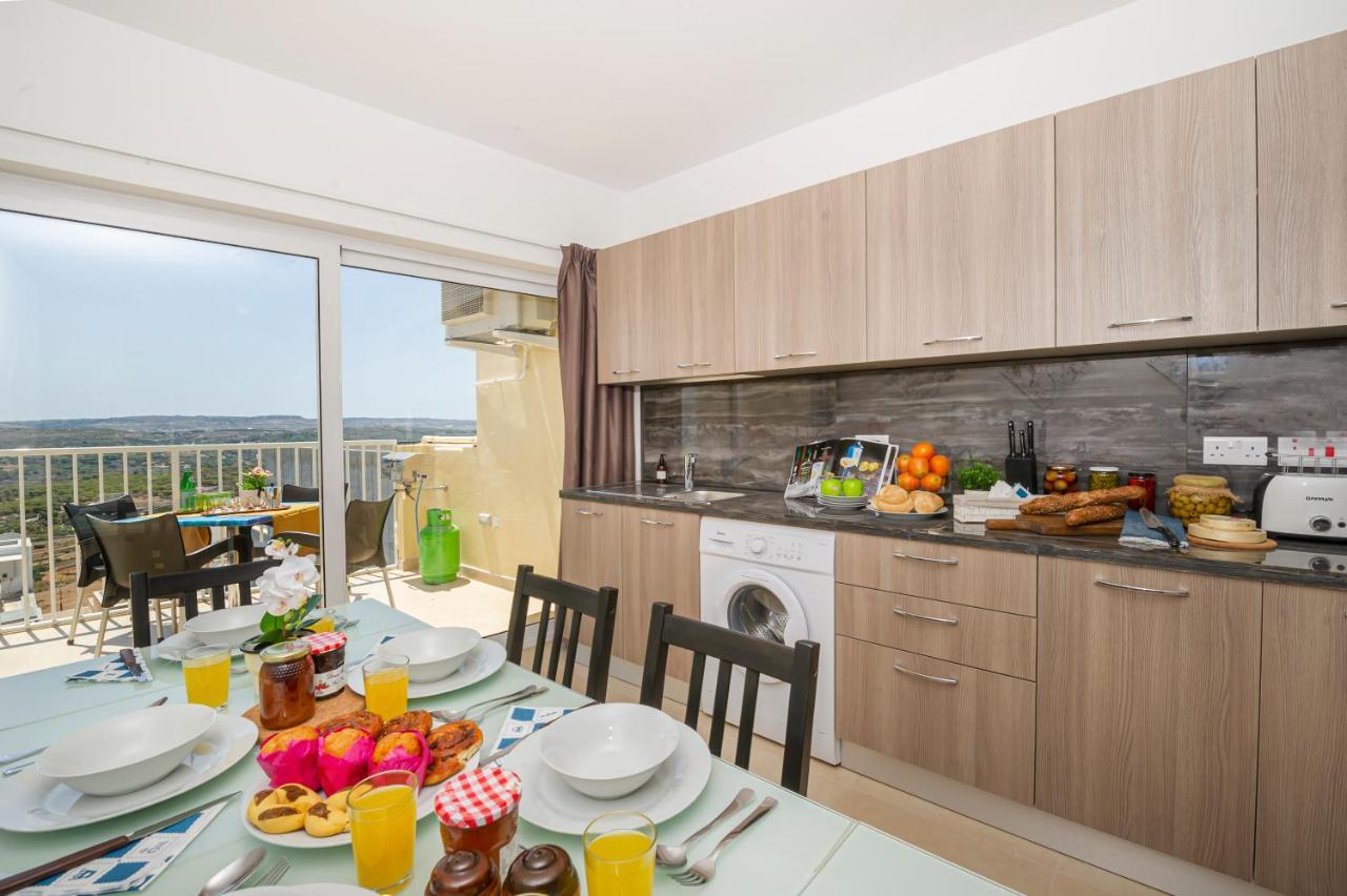 Summer Breeze Apartment With Panoramic Terrace - By Getawaysmalta Mellieħa Εξωτερικό φωτογραφία